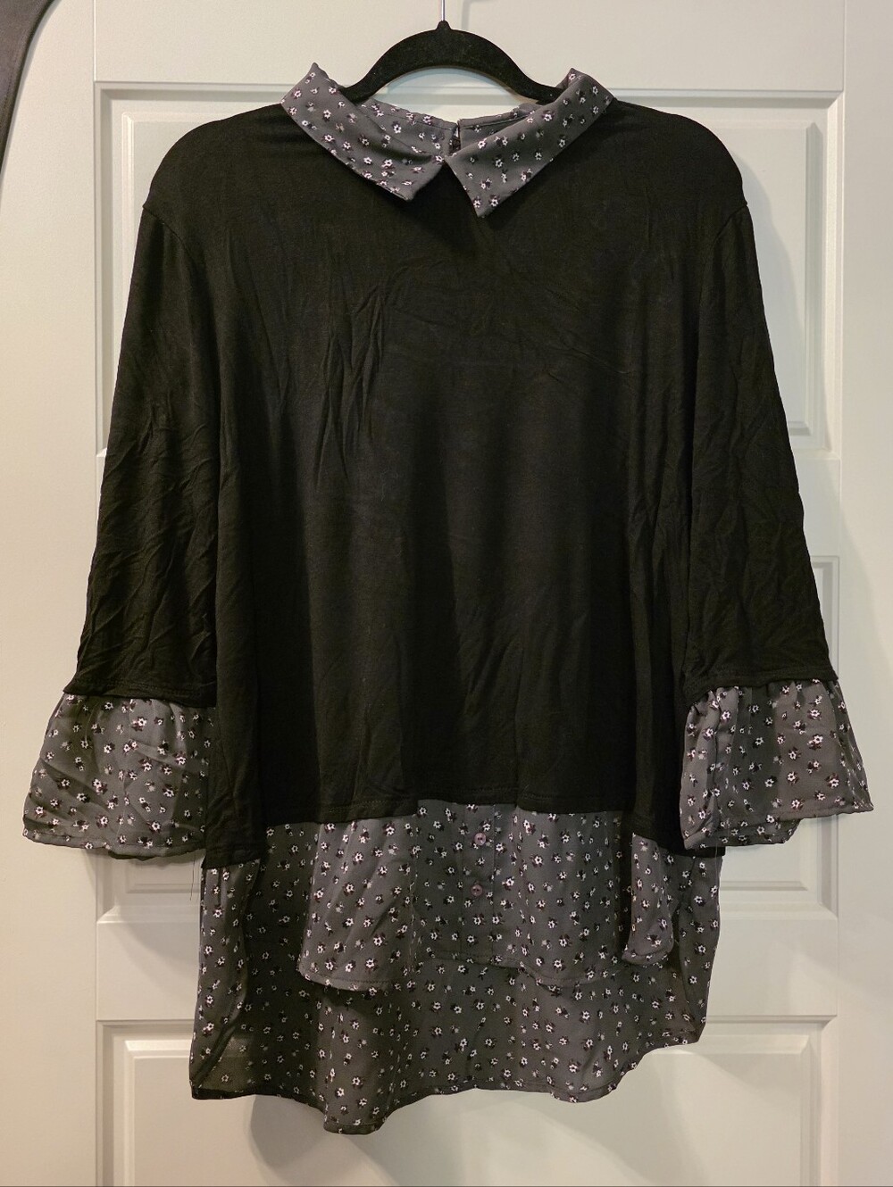 Womens Lightweight Top With Collar And Floral Detail